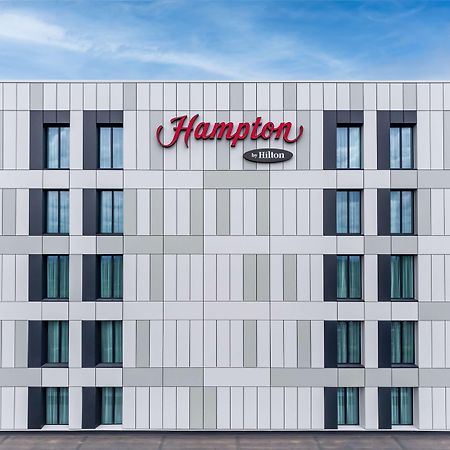 Готель Hampton By Hilton Гай-Віком Екстер'єр фото
