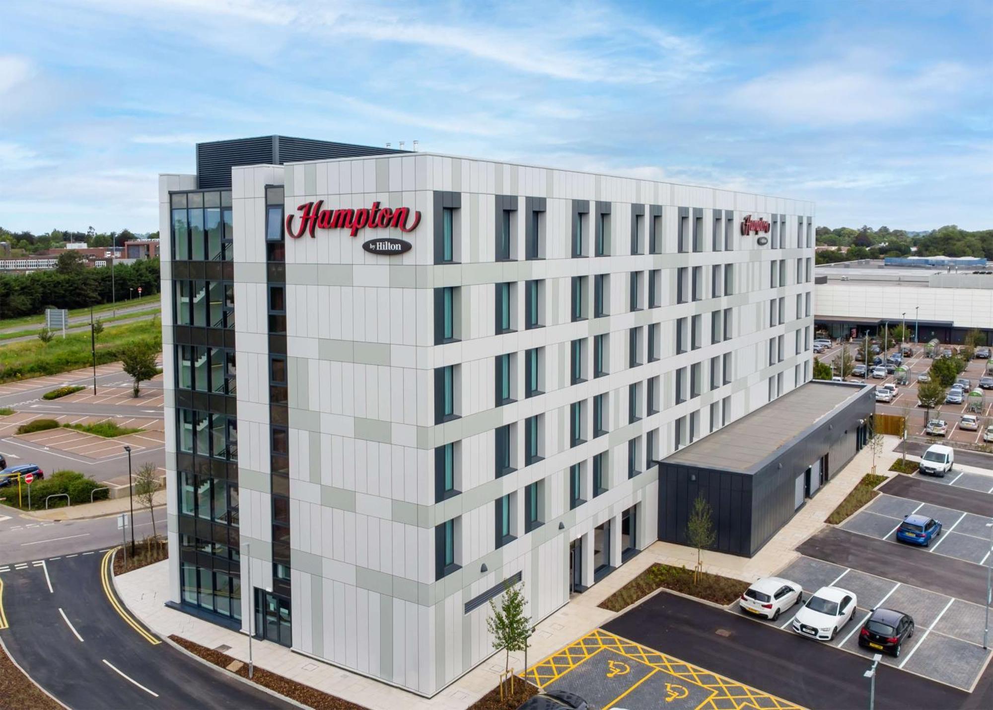 Готель Hampton By Hilton Гай-Віком Екстер'єр фото